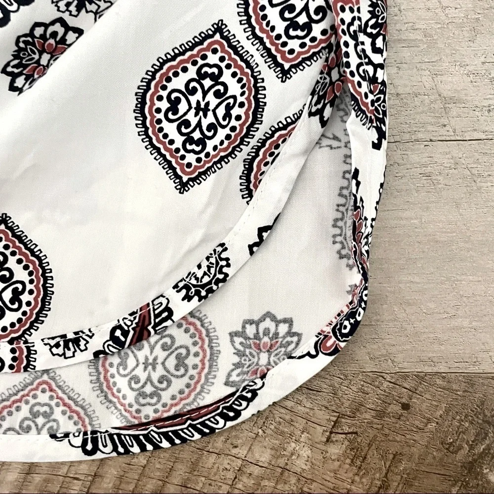 🌺 Old Navy White Paisley White Dolphin Hem Mini Skirt NWT Size L